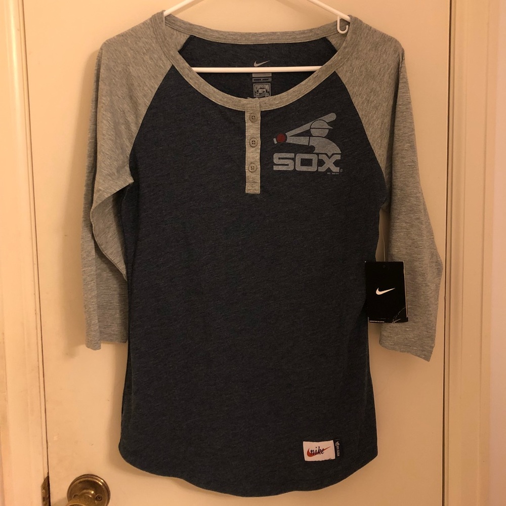 NEW Women’s Nike t-shirt